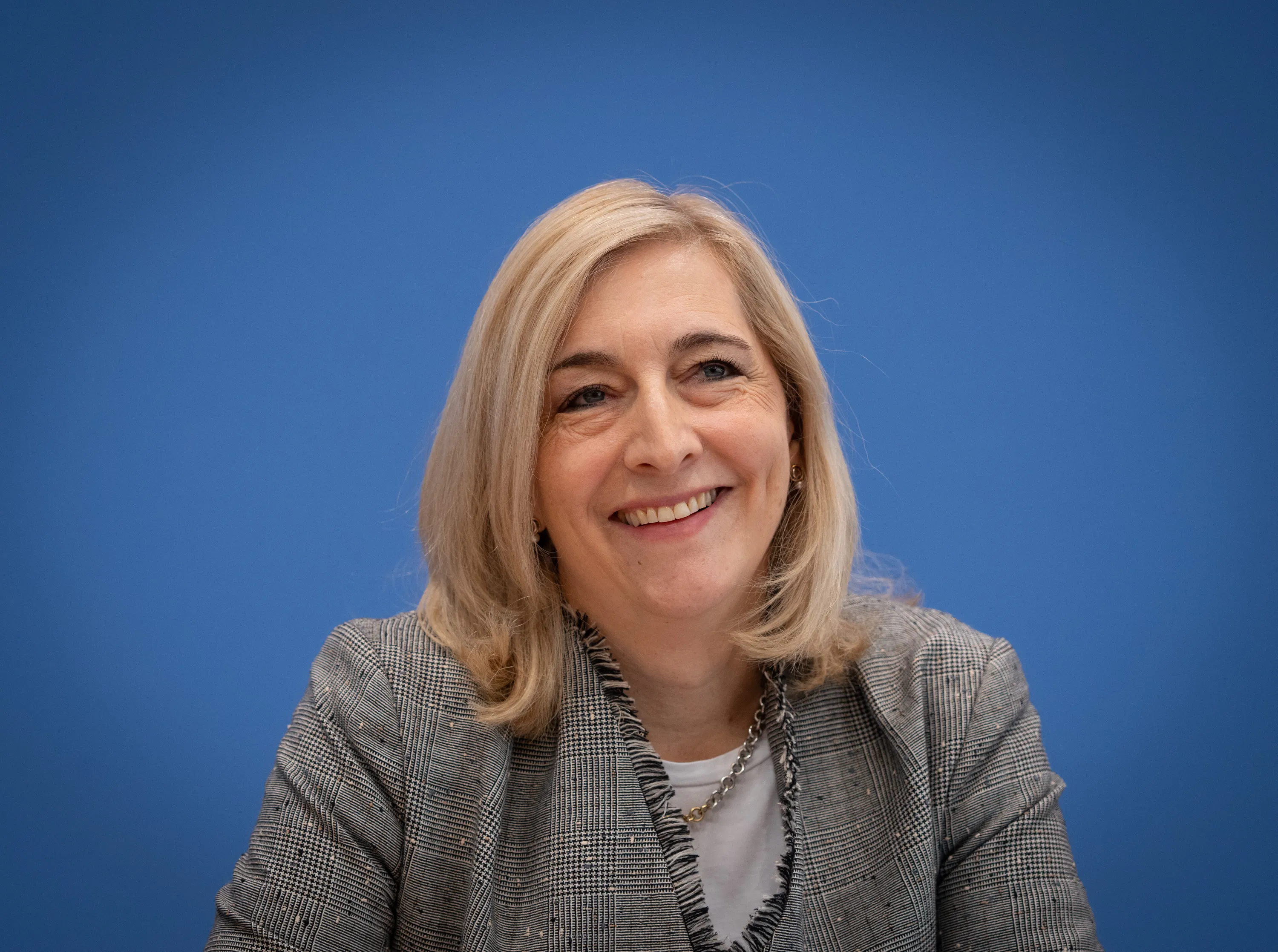 Gesundheitsministerin Nina Warken will den Koalitionspartner SPD von der Notwendigkeit unpopulärer Kürzungen überzeugen
