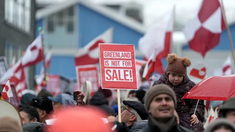 TOPSHOT-GREENLAND-DENMARK-US-DEMONSTRATION