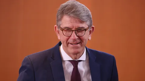 Weimer widerspricht Vorwürfen zu GmbH