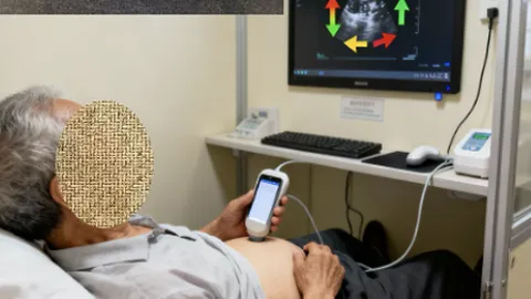 Ultraschall des Bauchraumes: Der Patient folgt den Anweisungen auf dem Bildschirm